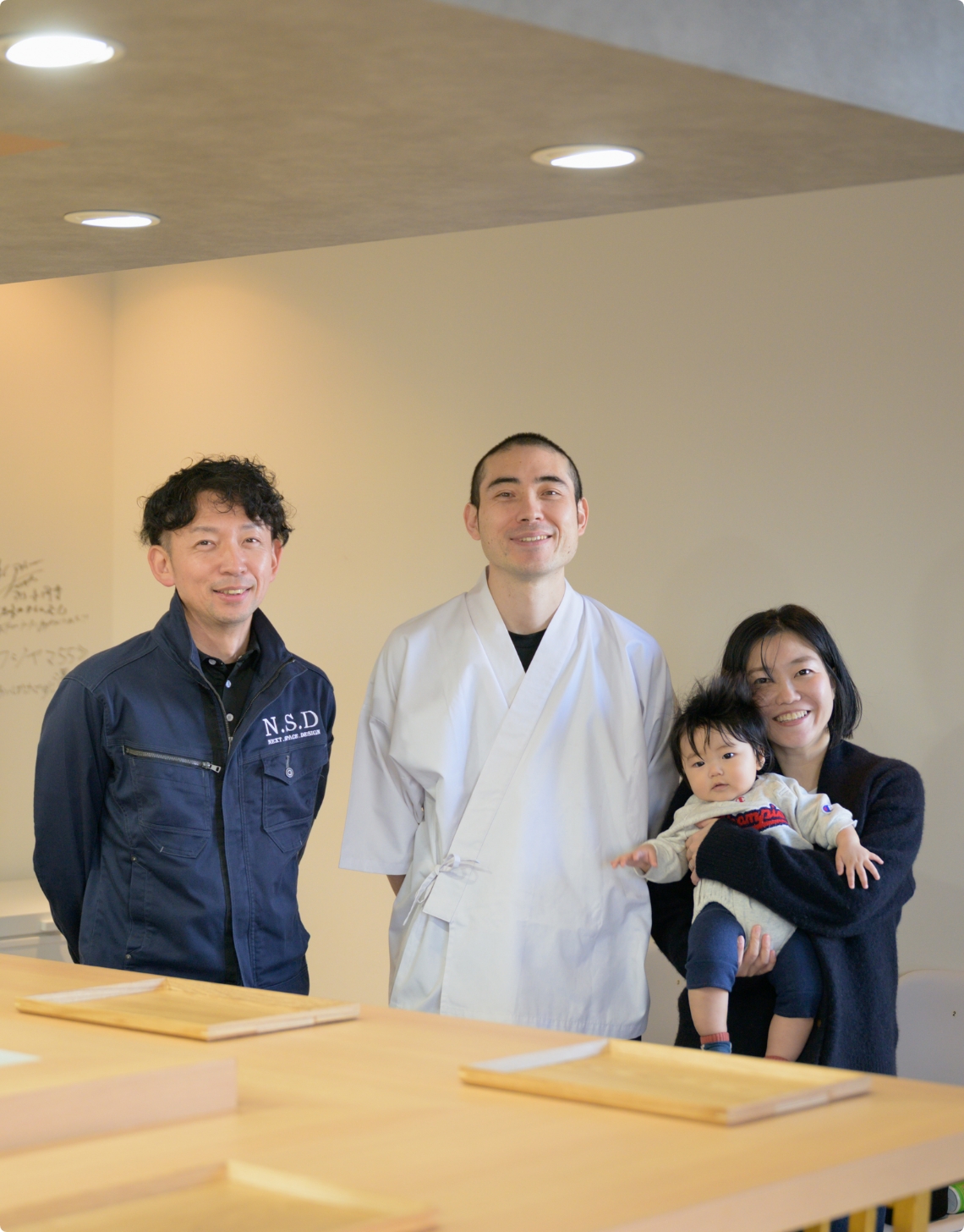 中華そば幸楽 オーナー黒須様とN.S.Dスタッフの2ショット写真